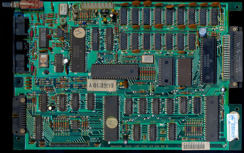File:Dragon32 PCB Top (PC10087 Issue5).jpg
